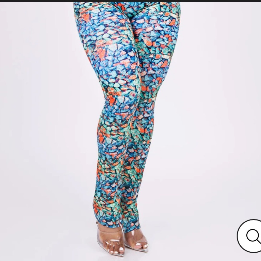 JLORRAINE
DESIGNS SEASHORE JUMPSUIT NWOT RARE SOLD OUT PRINT SEXY PRINTED $148 - Picture 3 of 10